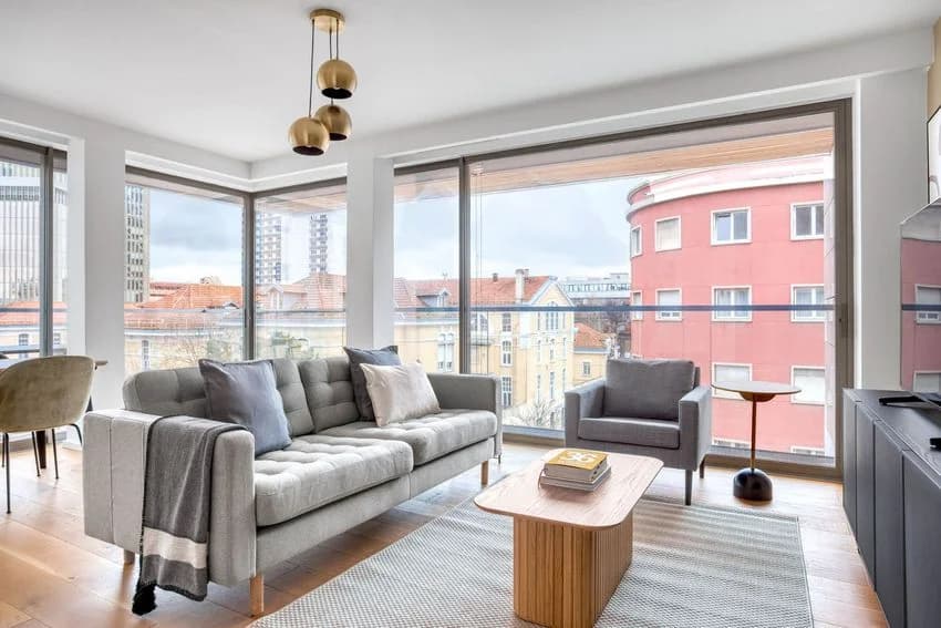 T1 flat for rent in largo Rafael Bordalo Pinheiro