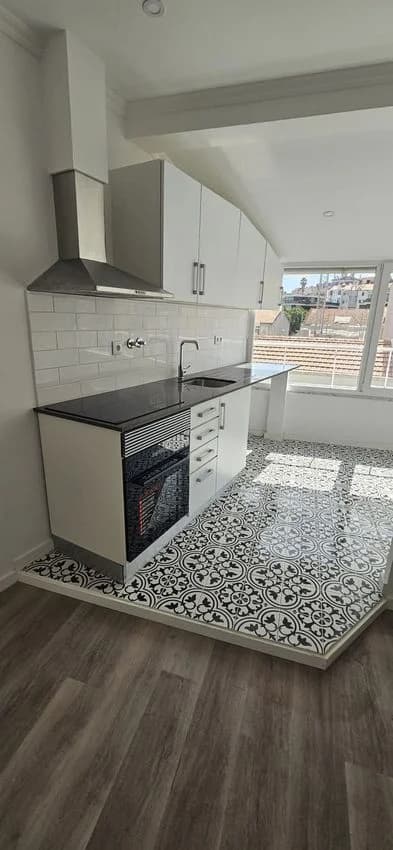 T2 flat for rent in rua do Cardal da Graça, 14