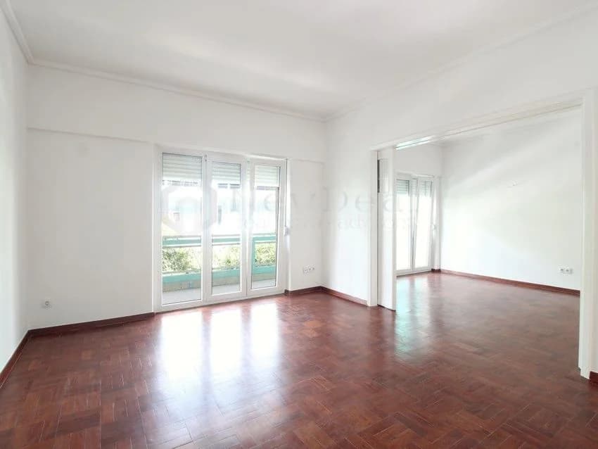 T3 flat for rent in rua Fernão Lopes, 17