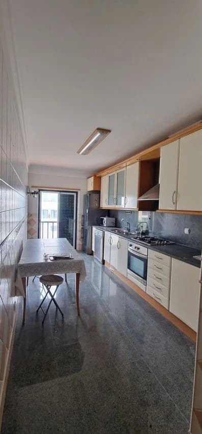 T2 flat for rent in rua Vale Carneiro, 1