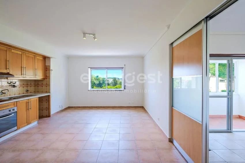 T1 flat for rent in Parede
