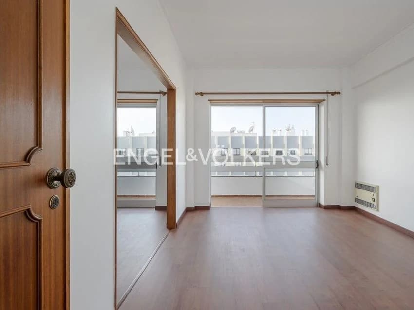 T2 flat for rent in Quinta do Marquês