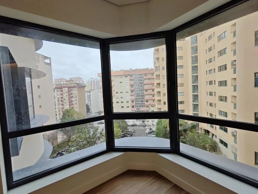 T1 flat for rent in rua General Ferreira Martins