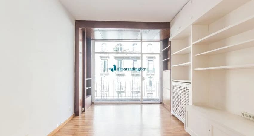 Flat / apartment for rent in Calle del Rosselló