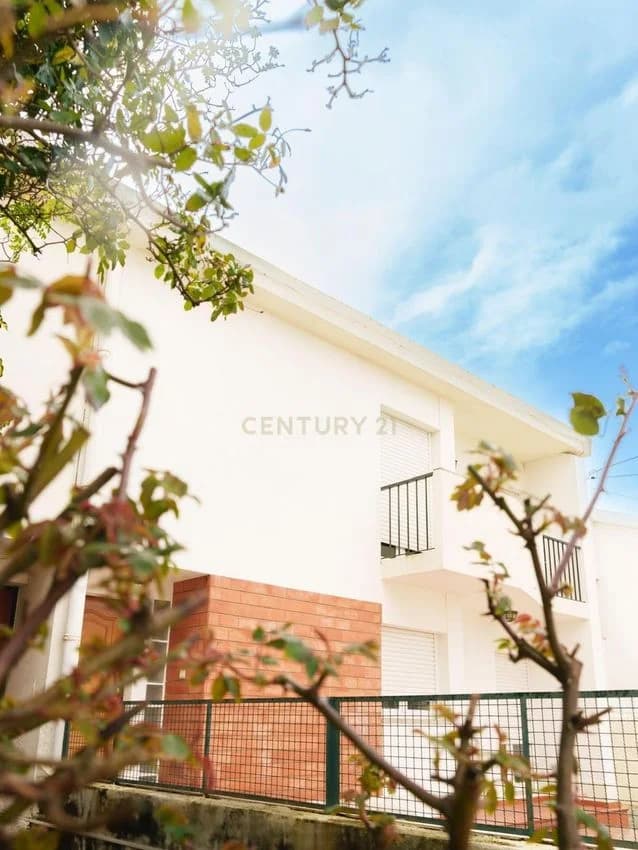 Detached house for rent in avenida das Descobertas, 10