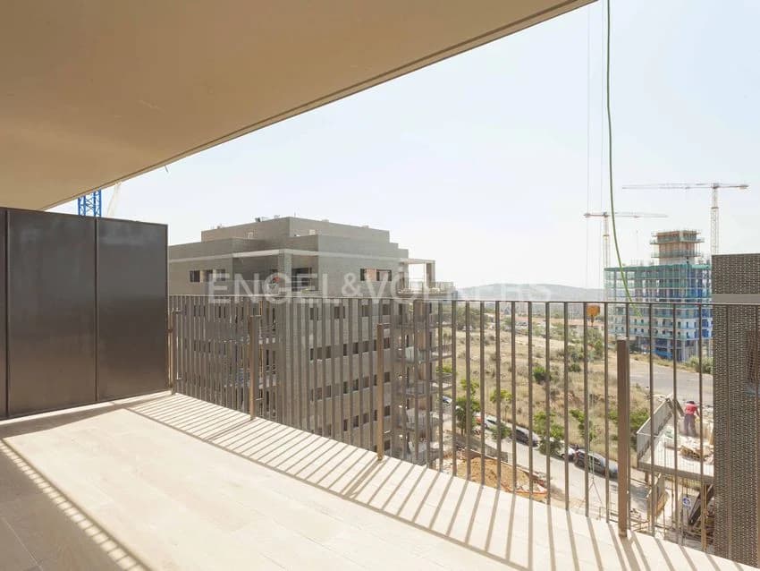 Flat / apartment for rent in Calle de Joan Miró