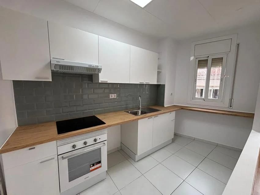 Flat / apartment for rent in Calle de la Salut