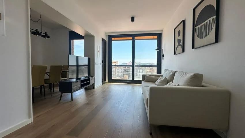 Flat / apartment for rent in Calle de Déu i Mata, 112
