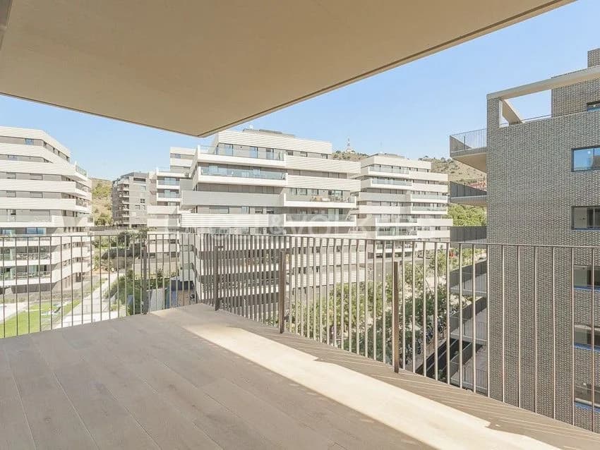 Flat / apartment for rent in Calle de Joan Miró