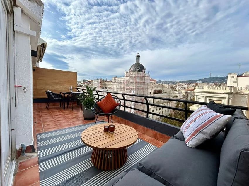 Penthouse for rent in Travesía de Gràcia