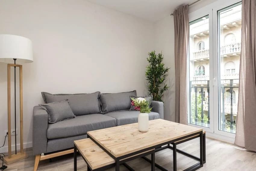 Flat / apartment for rent in Calle de Santaló