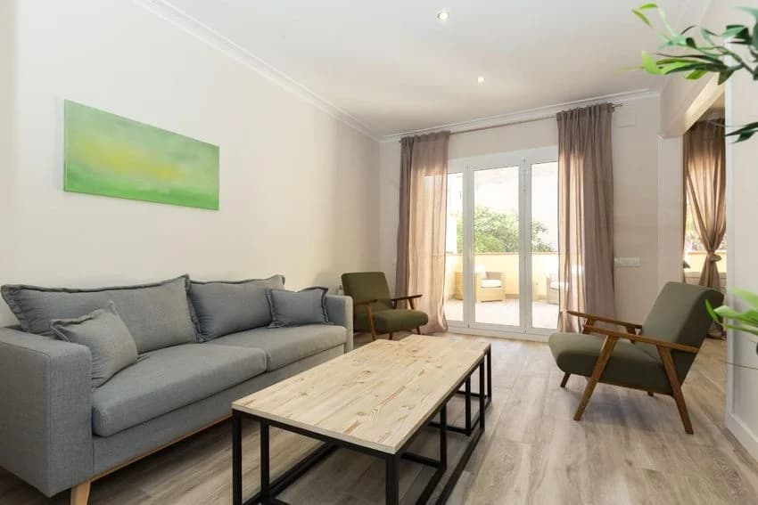 Flat / apartment for rent in Calle de Santaló