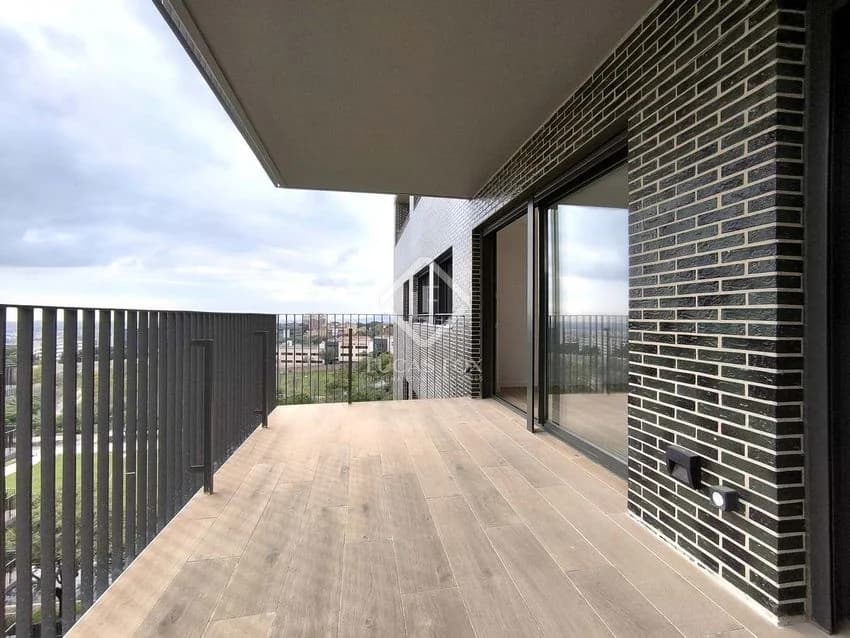 Flat / apartment for rent in Calle de Joan Miró