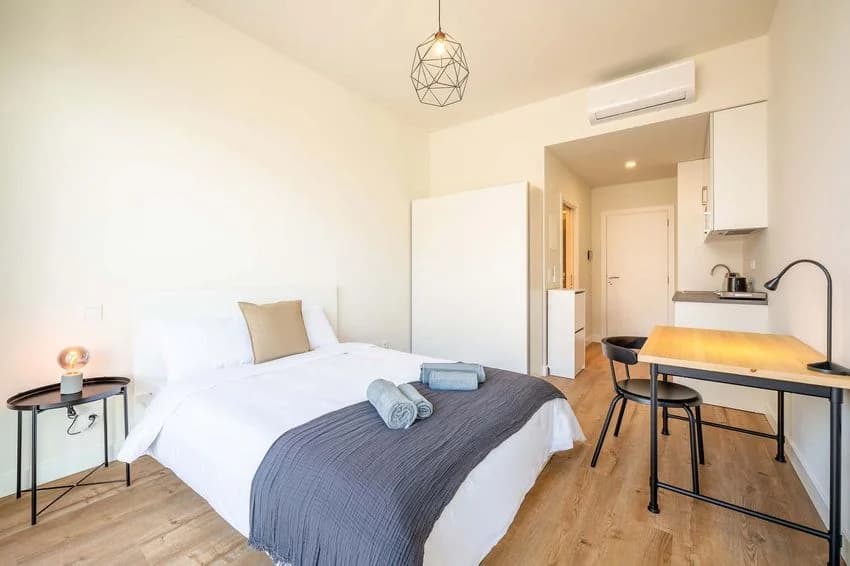 T0 studio flat for rent in rua Margarida de Abreu