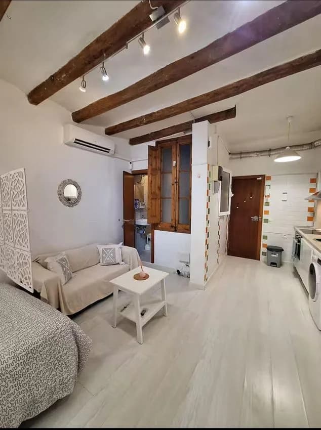 Studio flat for rent in Calle del Fonollar