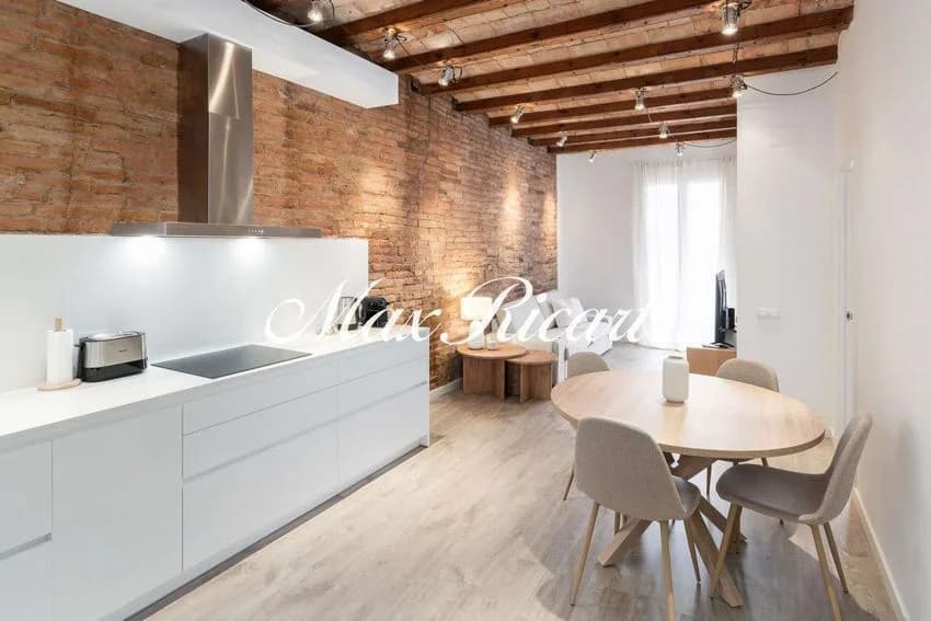 Flat / apartment for rent in Calle de Rocafort