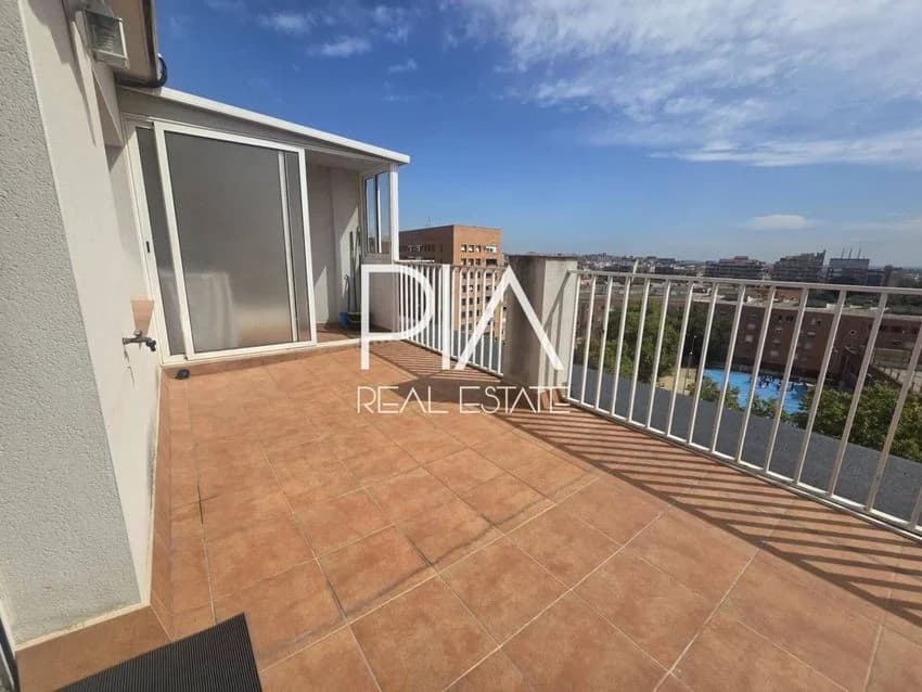 Penthouse for rent in Avenida de Rio de Janeiro