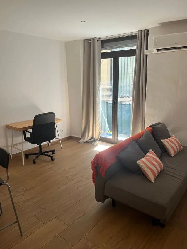 Flat / apartment for rent in Calle d'Estruc