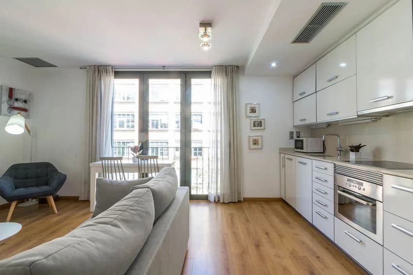 Flat / apartment for rent in Calle de Lepant