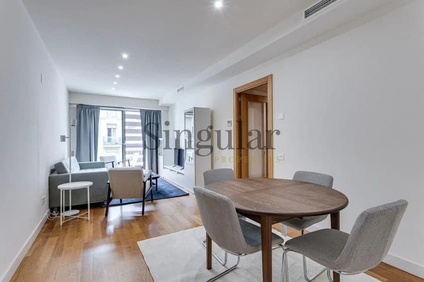 Flat / apartment for rent in Calle de Lepant