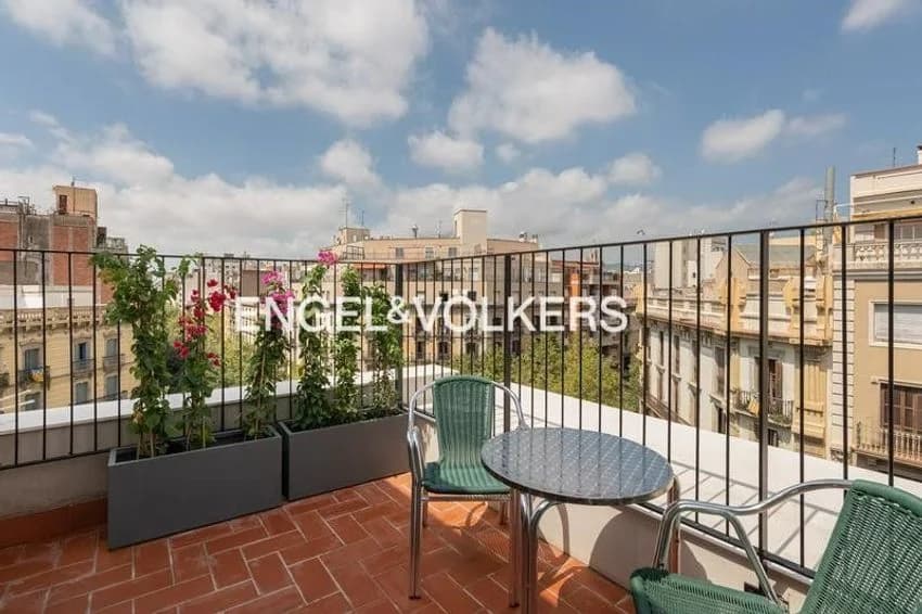 Penthouse for rent in Calle del Consell de Cent