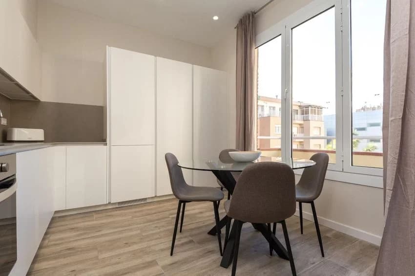 Flat / apartment for rent in Calle de Santaló
