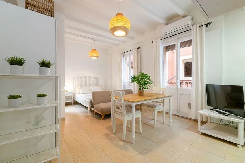 Studio flat for rent in Calle de la Sal