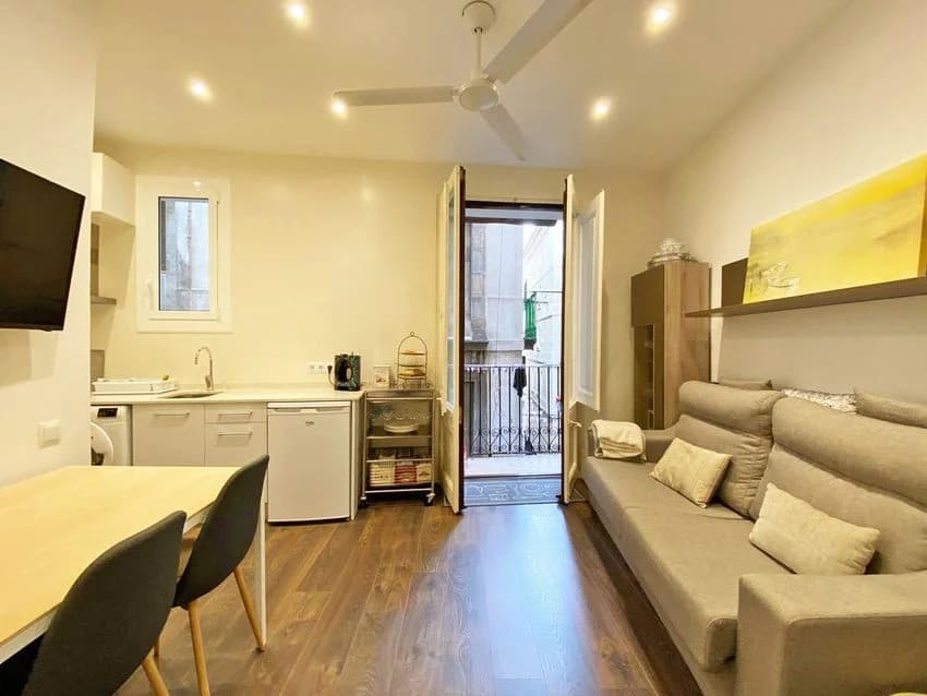 Flat / apartment for rent in Calle de Corretger, 4
