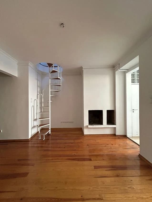 T2 flat for rent in rua Maria Pia, 26 a