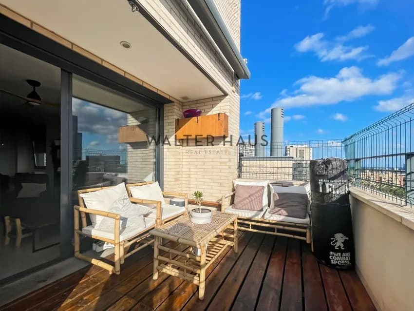 Penthouse for rent in Calle del Marroc