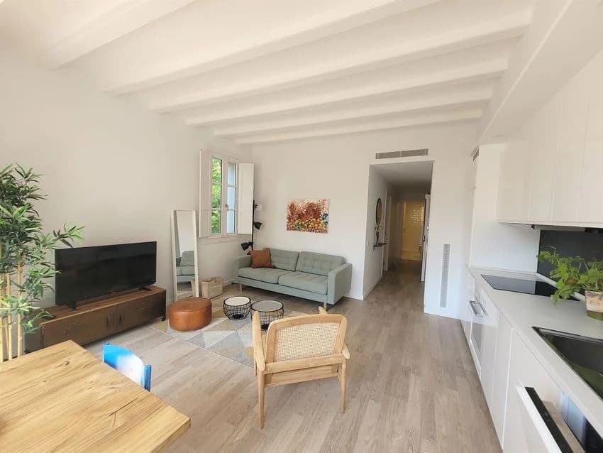 Flat / apartment for rent in Calle de Bruniquer