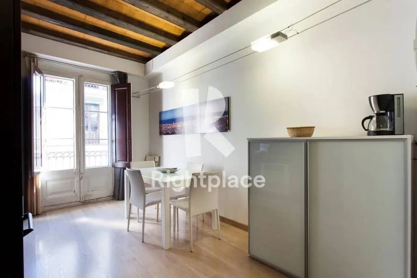 Flat / apartment for rent in Calle de la Junta de Comerç