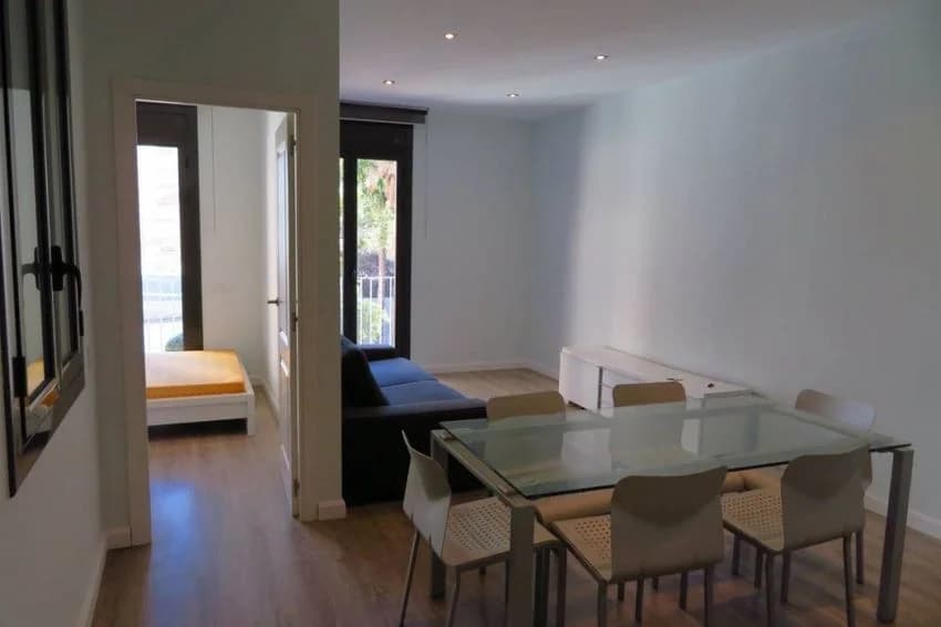 Flat / apartment for rent in Calle de Calàbria