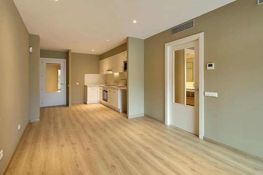 Flat / apartment for rent in Calle Varsòvia, 3