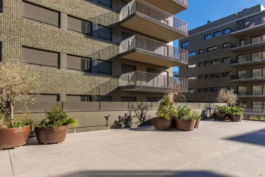 Flat / apartment for rent in de Joan Miró, 45