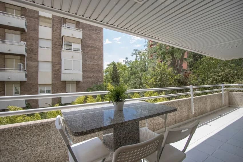Flat / apartment for rent in Joan Obiols