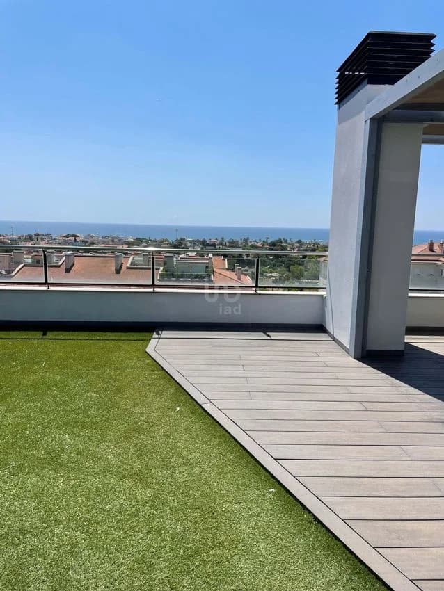 Flat / apartment for rent in Calle de Josep Irla, 10