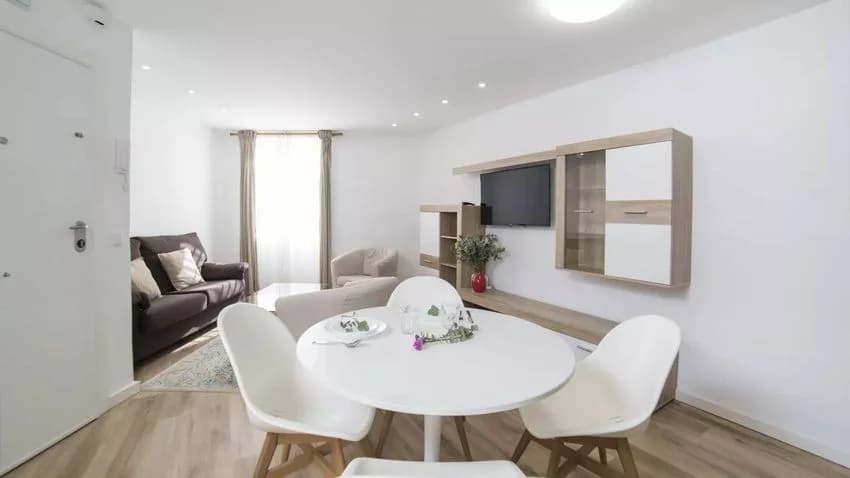 Flat / apartment for rent in Calle de la selva de mar, 16