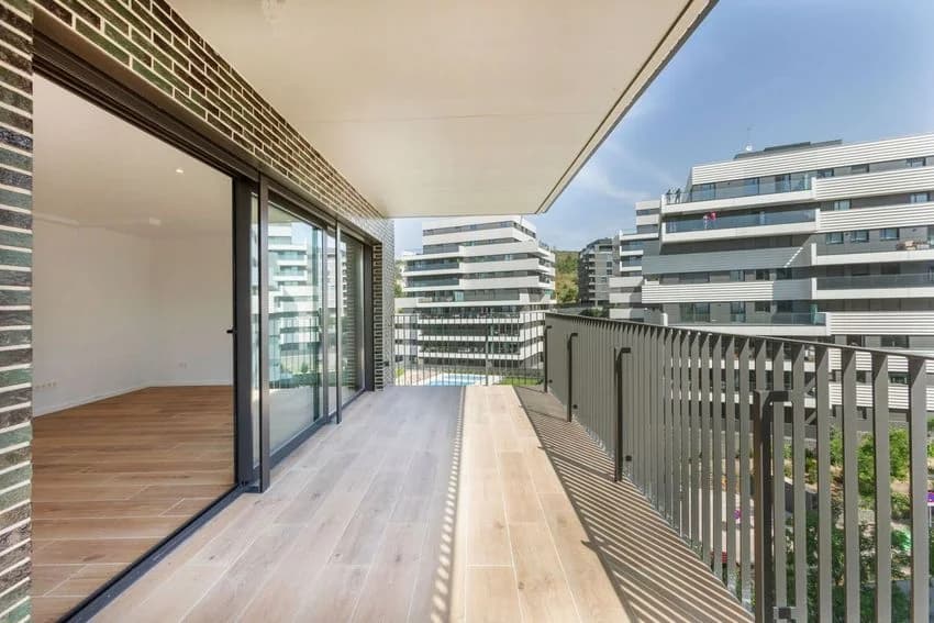Flat / apartment for rent in de Joan Miró, 45