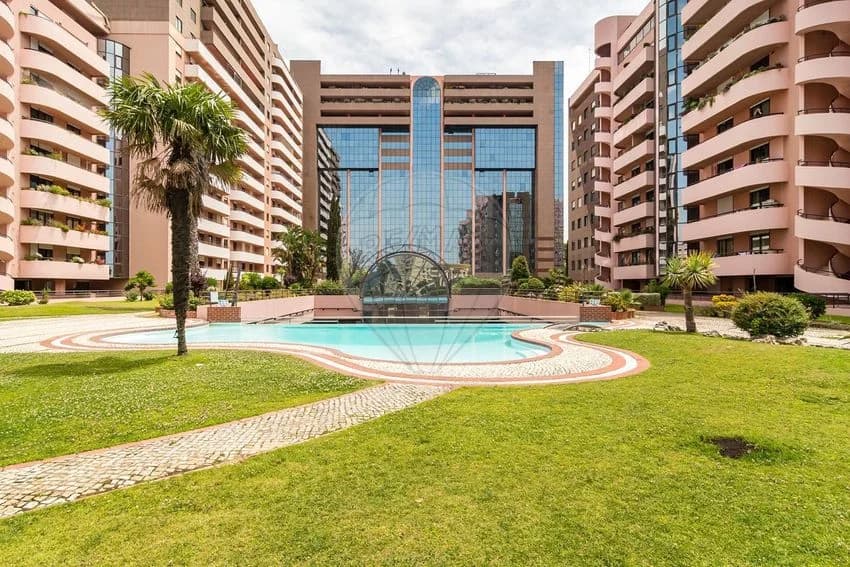 T2 flat for rent in rua General Firmino Miguel