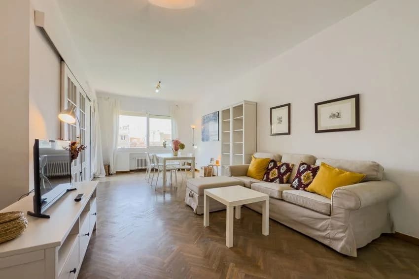 Flat / apartment for rent in Calle de Rocafort