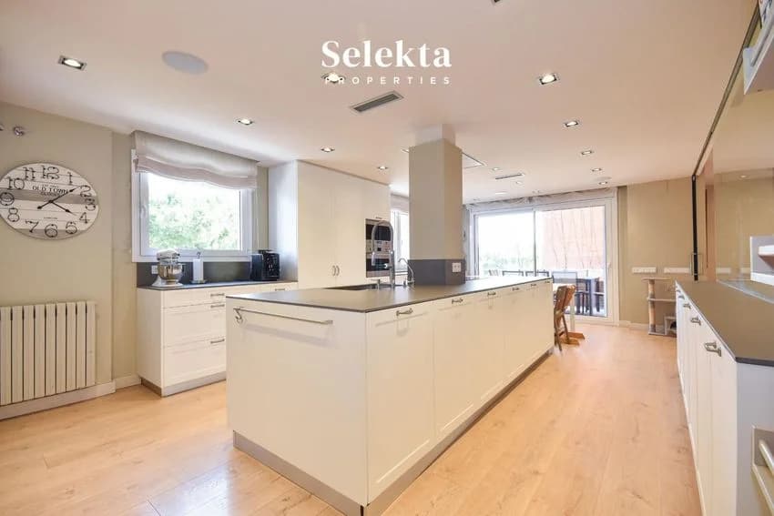 Flat / apartment for rent in Calle de Dalmases