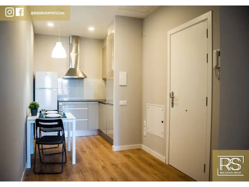 Studio flat for rent in Calle de Watt