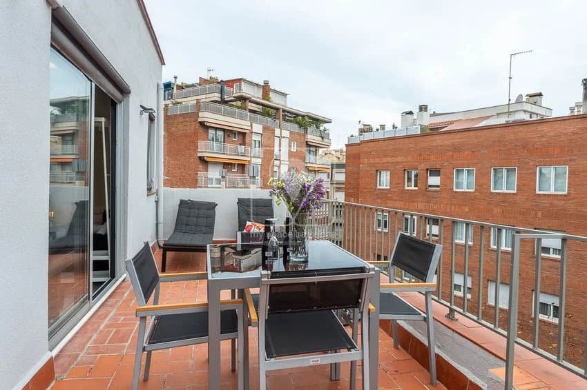 Penthouse for rent in Calle de Bertran