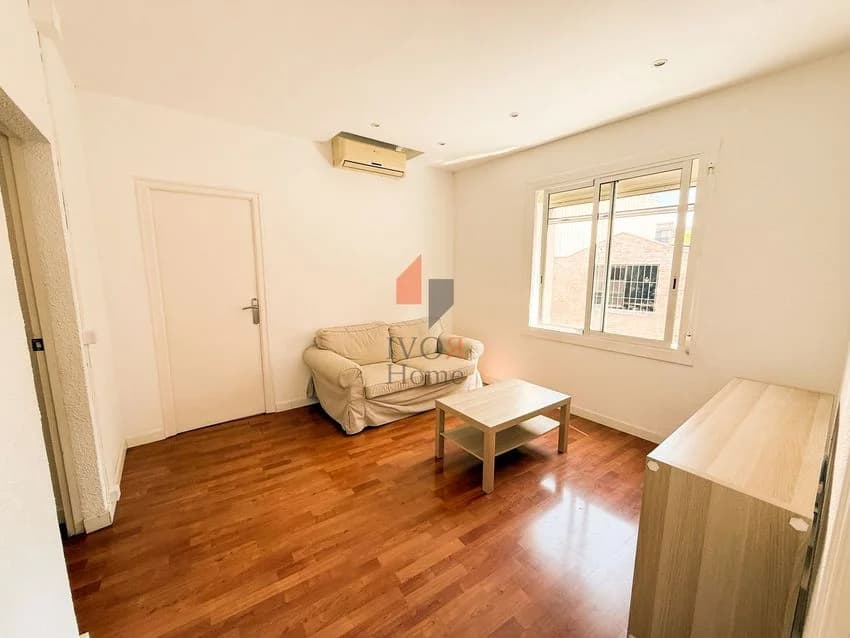 Flat / apartment for rent in Calle de Baldomer Solà