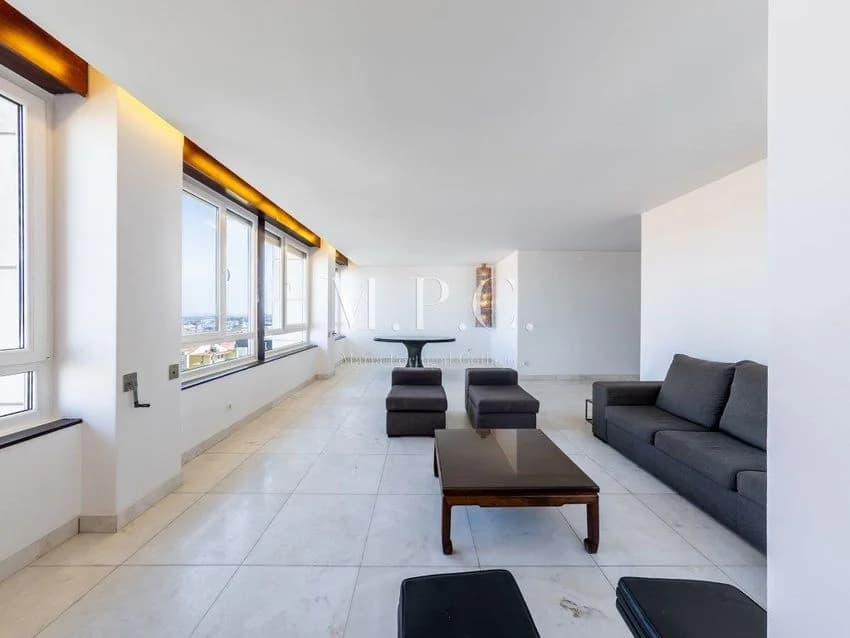 T2 flat for rent in rua Latino Coelho, 35