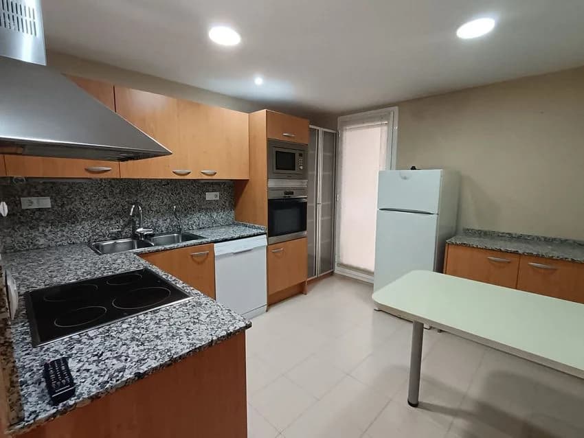 Flat / apartment for rent in Calle de Giralt i Serrà Nn