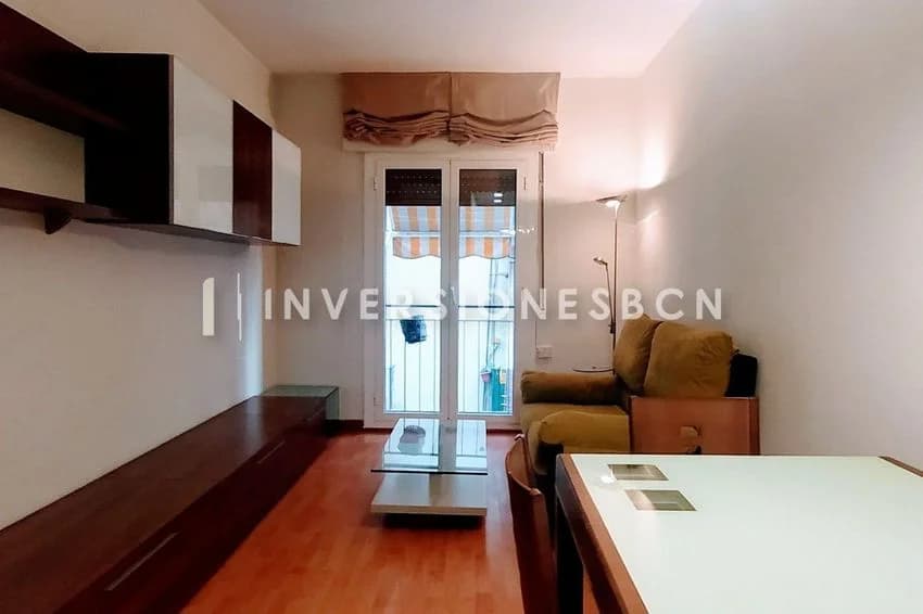 Flat / apartment for rent in Calle de la Reina Amàlia