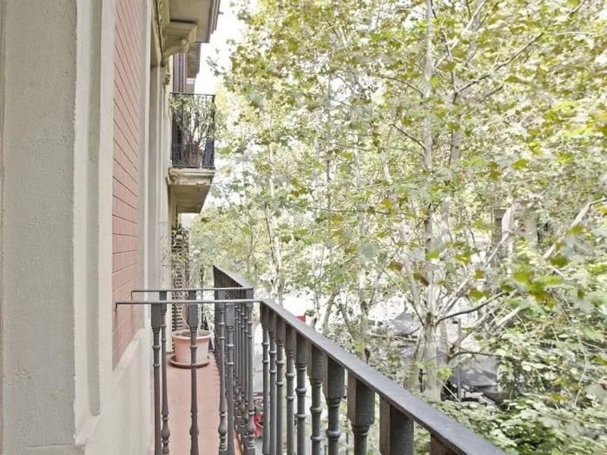 Flat / apartment for rent in Calle d'Enric Granados, 71