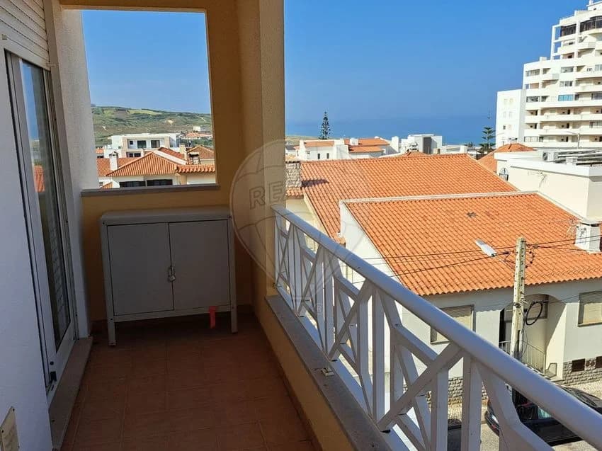 T2 flat for rent in rua da Santola